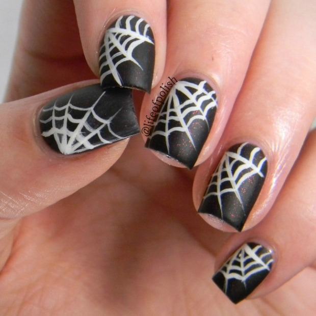 spiderwebs-nail-art